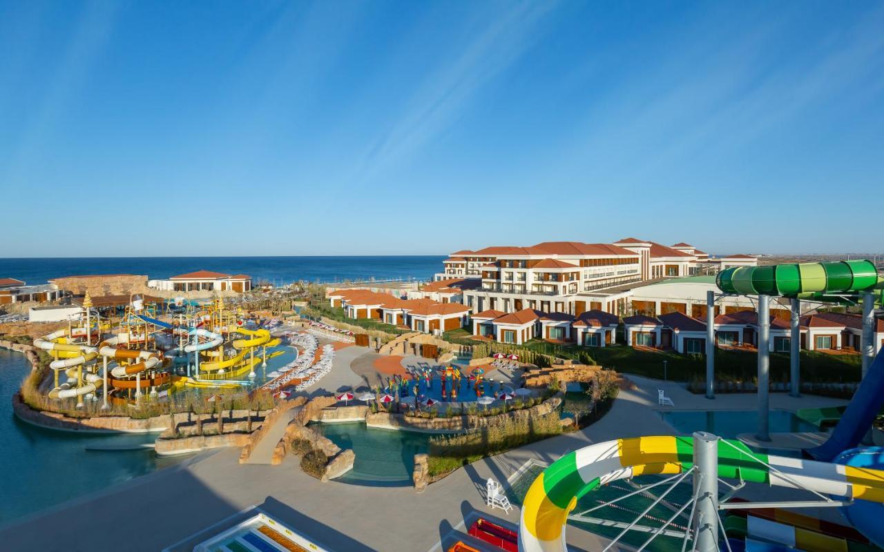 होटल Rixos Water World Aktau - Theme Park Free Access