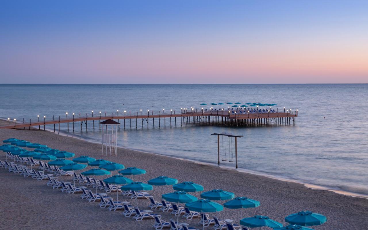 Rixos Water World Aktau - Theme Park Free Access होटल